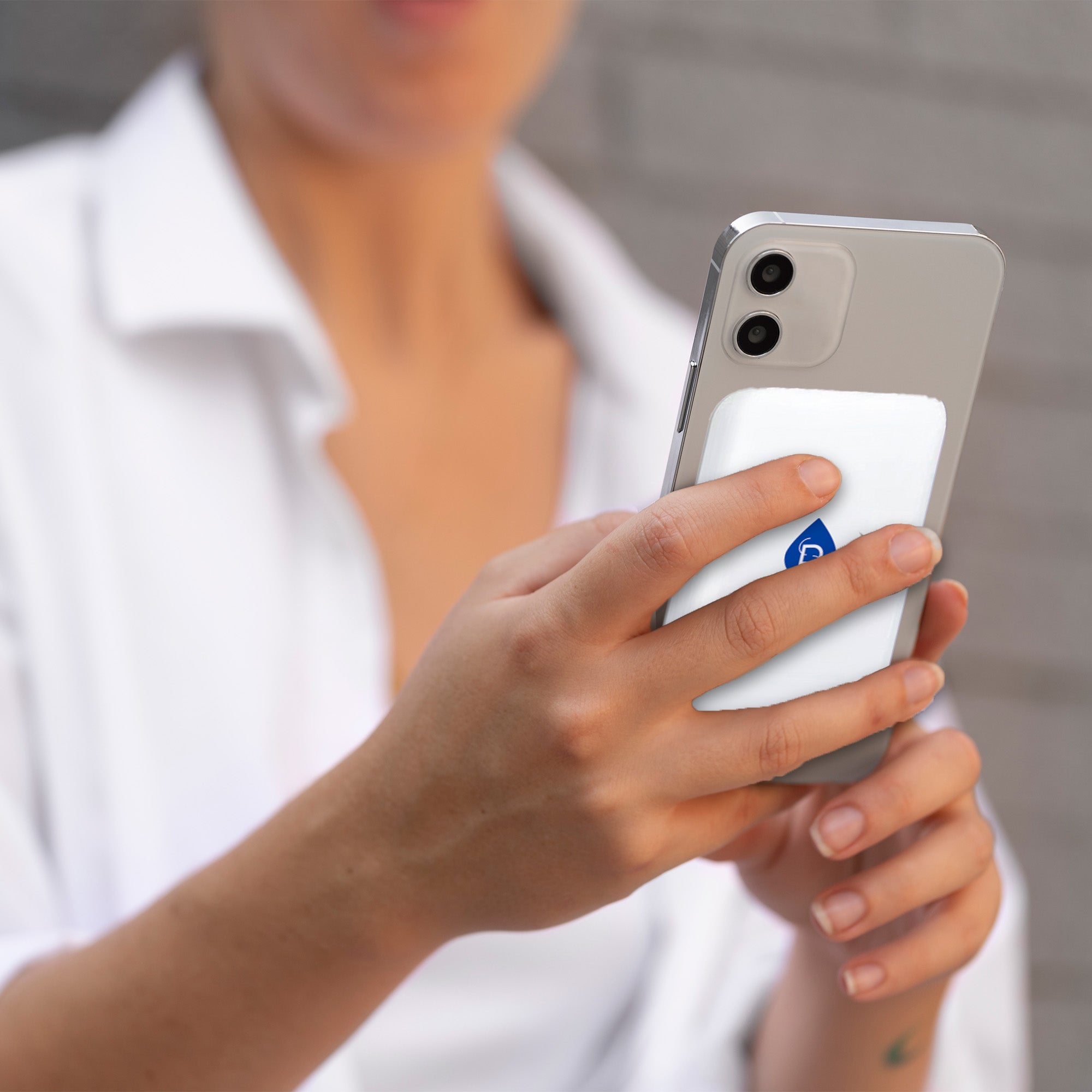 Magnetic Wireless Power Bank 5000mAh — Slim Qi Portable Charger | Sleek Dynamics